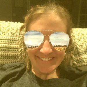 Meet your Posher, Brittney